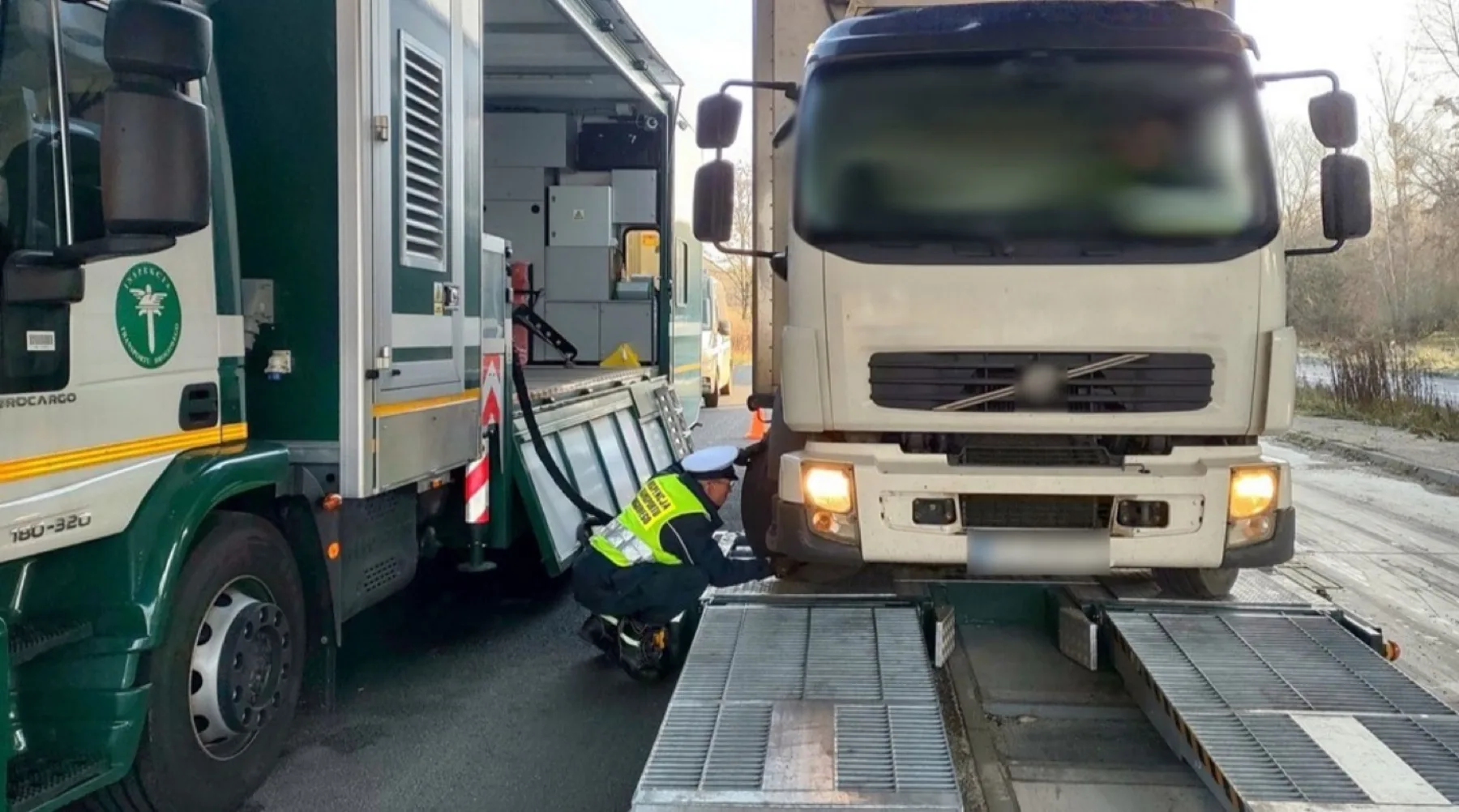 Camión detenido durante una comprobación técnica en carretera