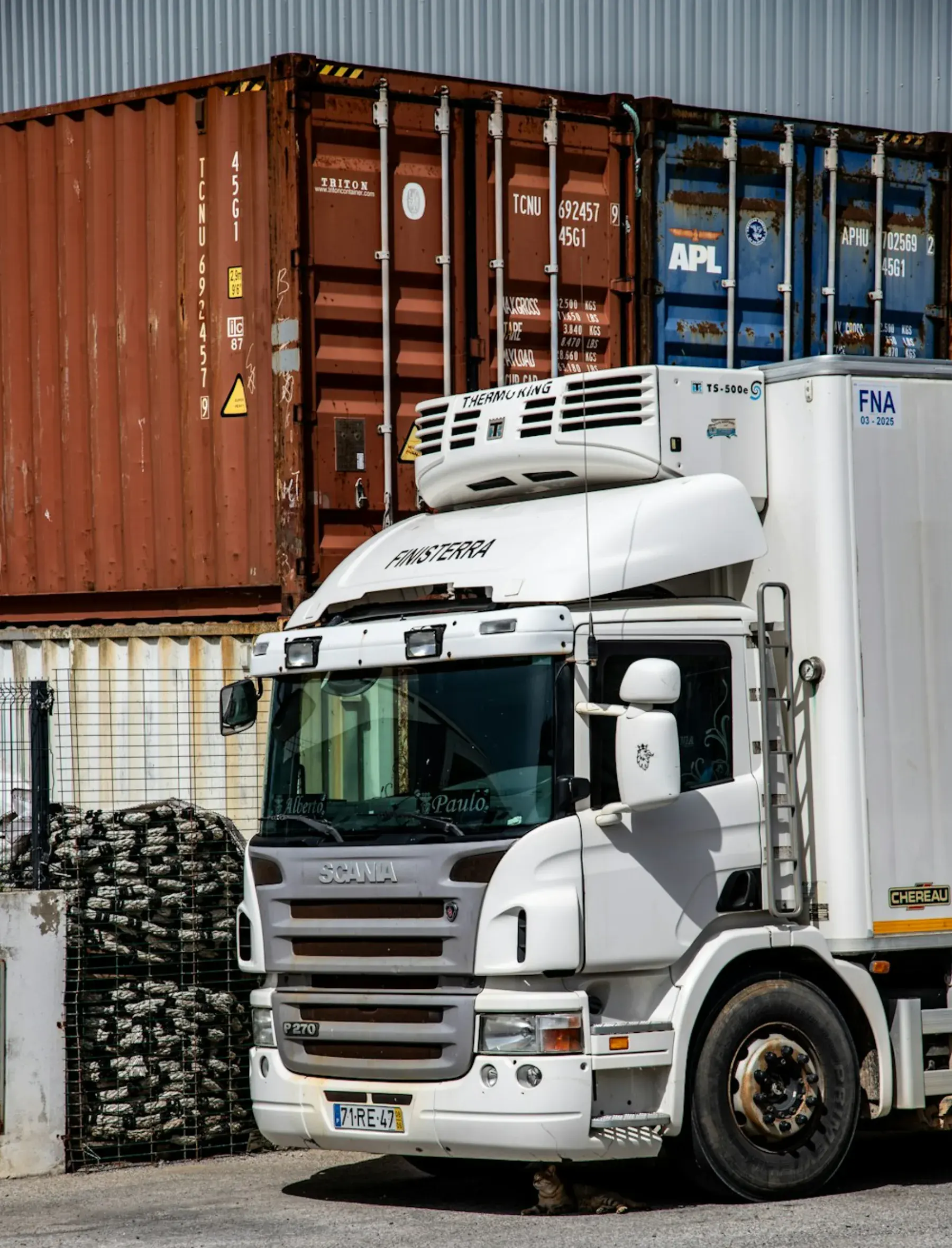 Camión portacontenedores en una operación de exportación