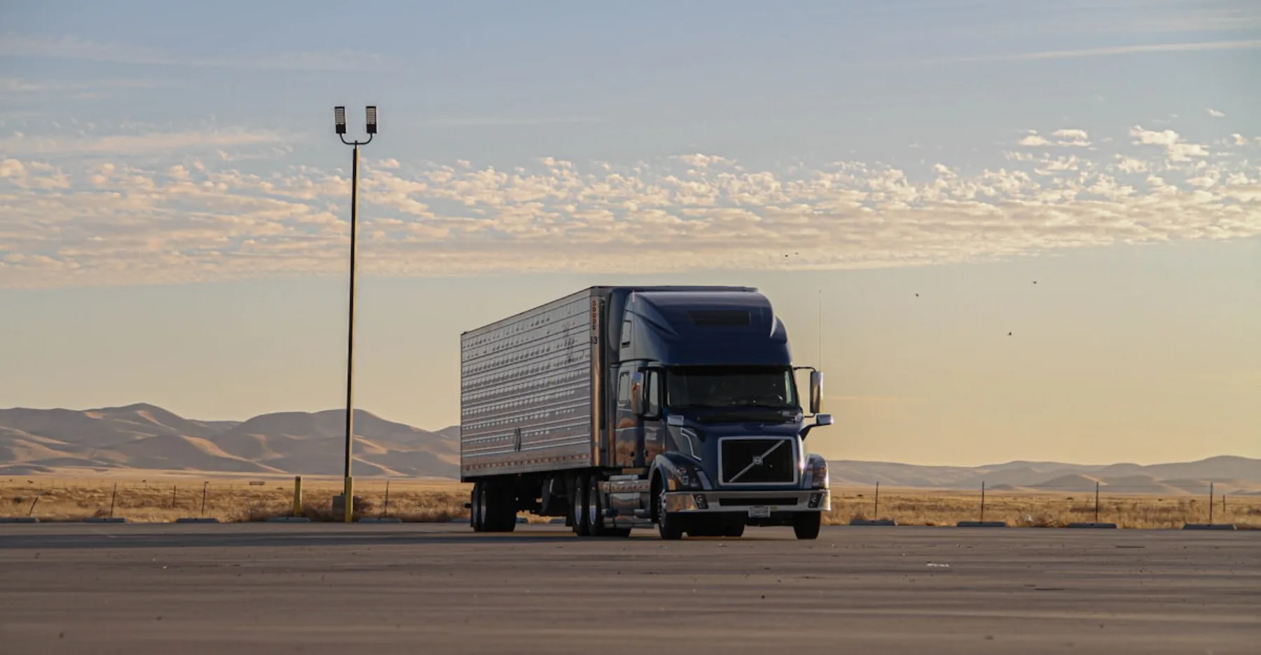 Camión preparado para una operación de transporte de mercancías